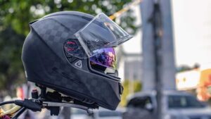 Buyers’ Guide To Different Types And Features Of Motorcycle Helmets