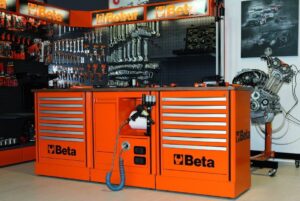 Why Mechanics Choose Beta Roller Cabinets Over Traditional Tool Cabinets